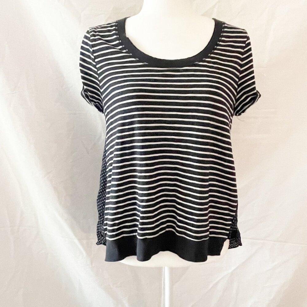 Womens The Little Yellow Button Top size M